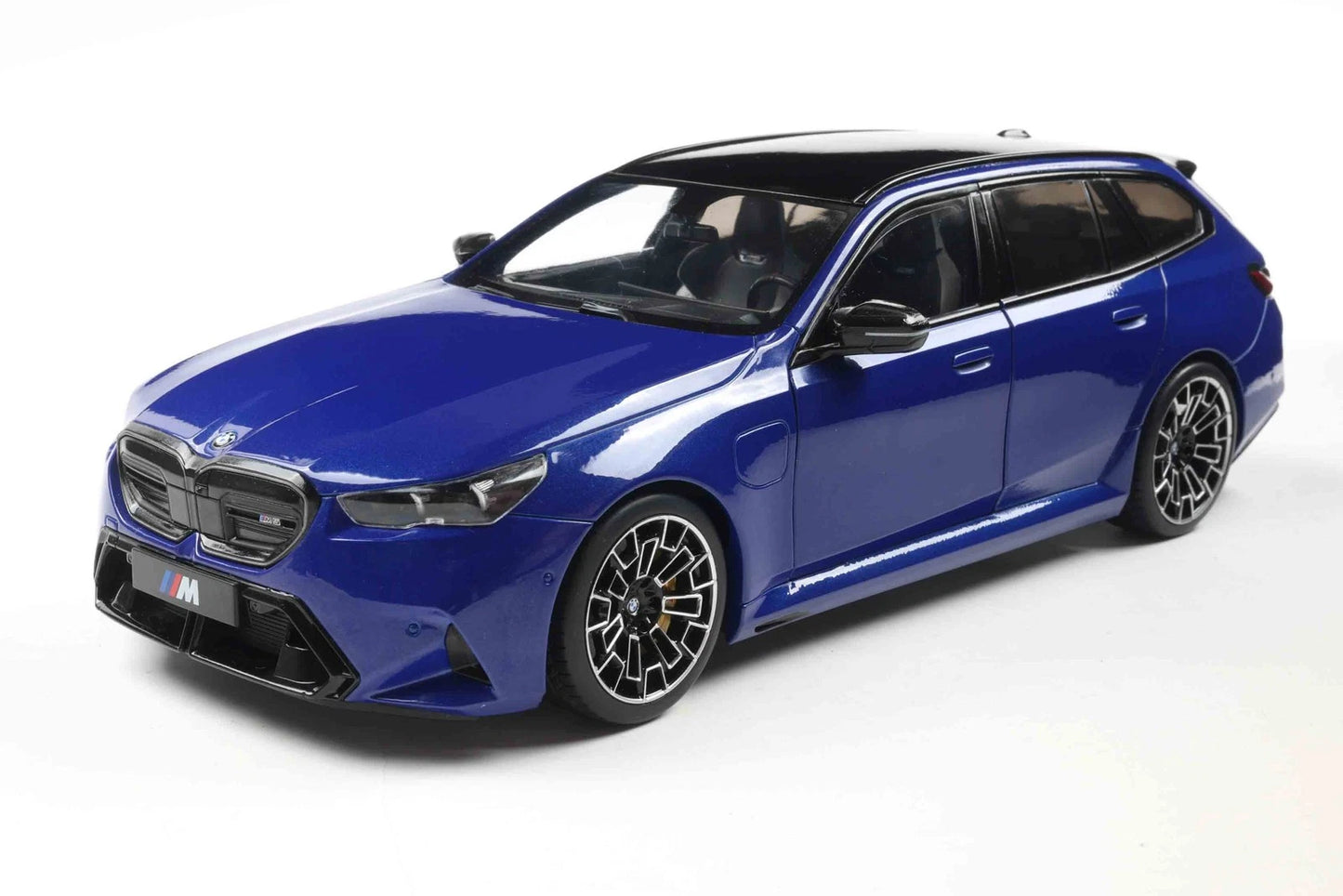 Solido 1:18 BMW M5 Touring Marina Bay Blue Metallic 2024