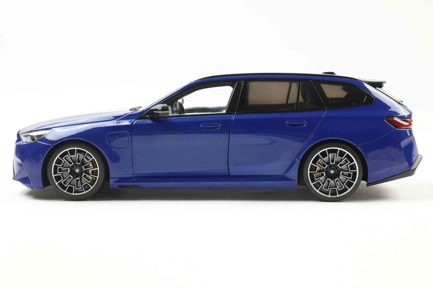 Solido 1:18 BMW M5 Touring Marina Bay Blue Metallic 2024